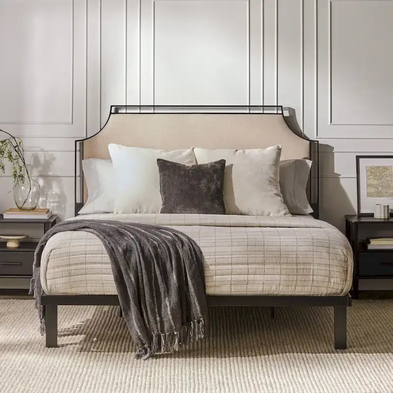 Cadre de lit Queen en métal courbé et tissu gris/beige, 1 personne